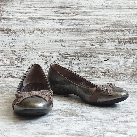 NWOT Etienne Aigner Patent Leather Silver Flats - Picture 7 of 16